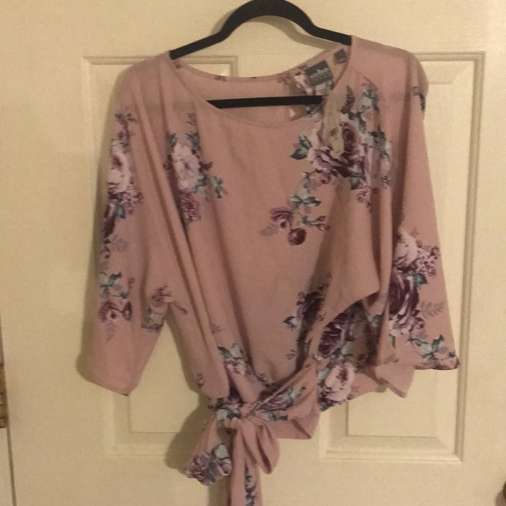 NWT very pretty floral top